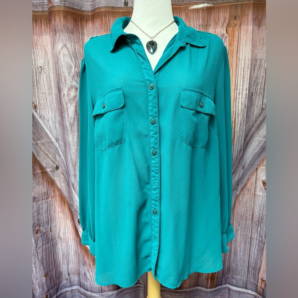 Avenue NWT Elegant dark green Teal Button-Down Women's Blouse